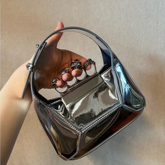 SOLD-Alexandre McQueen - Picture 4 of 4